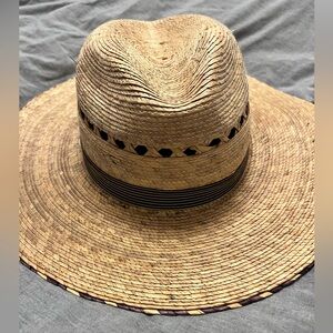 Wide brim straw sun hat